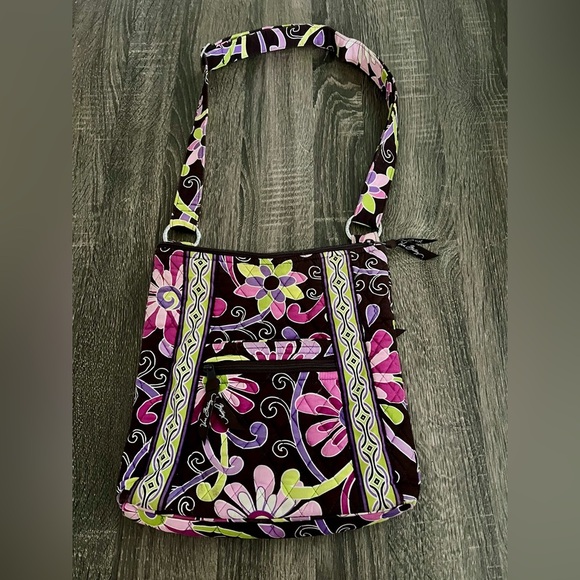 Vera Bradley Handbags - Vera Bradley Crossbody Bag in Chocolate Raspberry Fizz Floral Print EUC quilted​